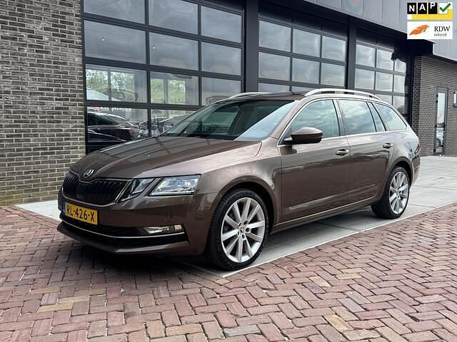 Bruin Gebruikt 2018 Skoda Octavia Business Line Stationwagen | € 13.975 (Eerlijke prijs) - Afbeelding 1/4