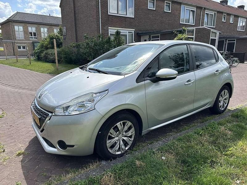 Grijs Gebruikt 2013 Peugeot 208 Active Hatchback | € 4.500 (Eerlijke prijs) - Afbeelding 1/4