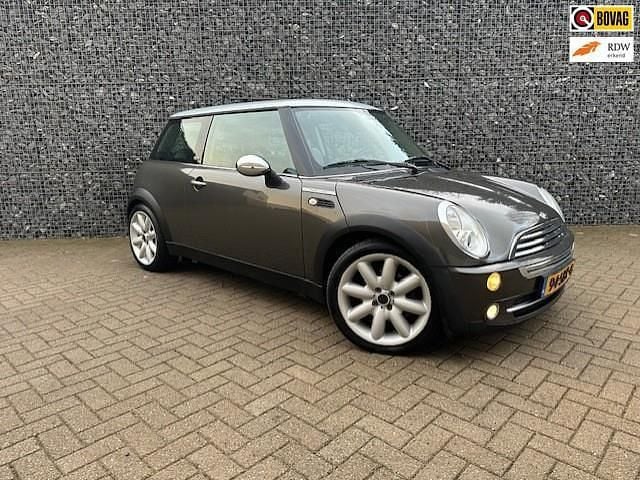 Grijs Occasion 2006 Mini Cooper Hatchback | € 3.350 (Goede deal) - Afbeelding 1/4