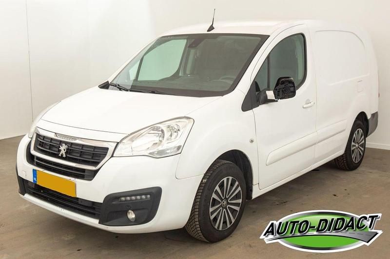 Wit Gebruikt 2017 Peugeot Partner MPV | € 2.950 (Super prijs) - Afbeelding 1/4