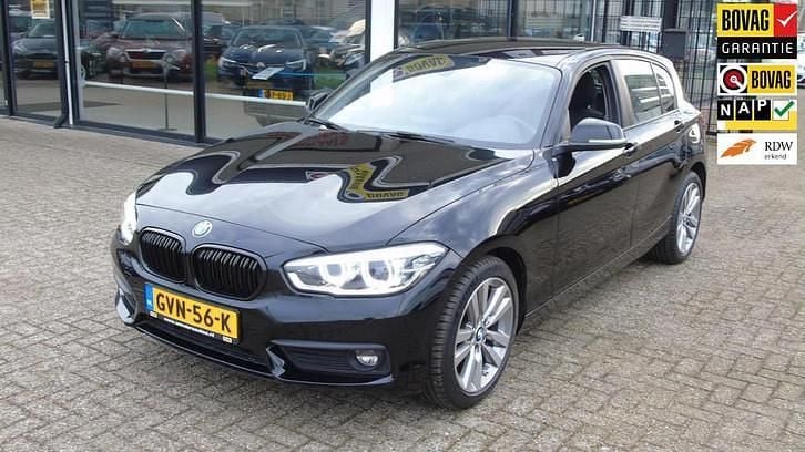 Zwart Gebruikt 2018 BMW 118 Executive Hatchback | € 16.795 (Eerlijke prijs) - Afbeelding 1/4