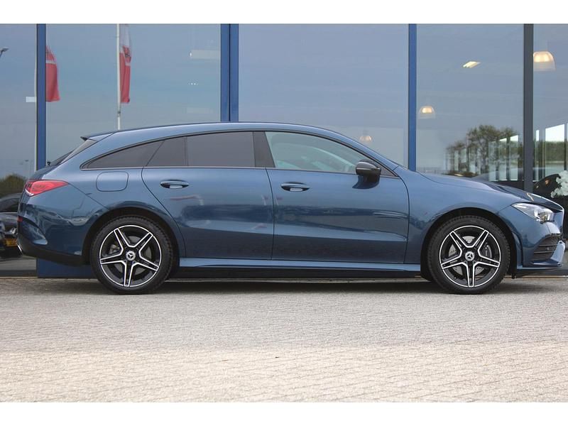 Blauw Gebruikt 2023 Mercedes CLA250 AMG line Sedan | € 34.900 (Eerlijke prijs) - Afbeelding 1/4