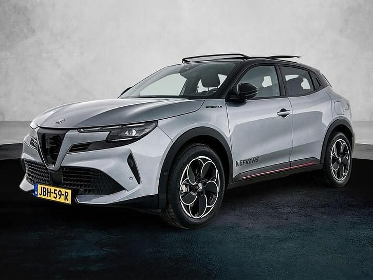 Grijs Occasion 2025 Alfa Romeo Junior Edizione Speciale SUV | € 33.920 (Eerlijke prijs) - Afbeelding 1/3