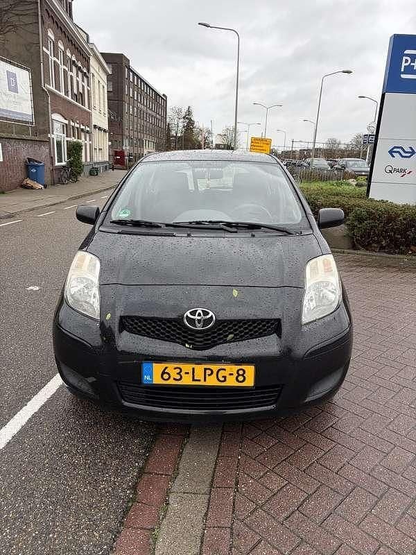 Gebruikt 2010 Toyota Yaris Sedan | € 2.500 (Eerlijke prijs) - Afbeelding 1/4
