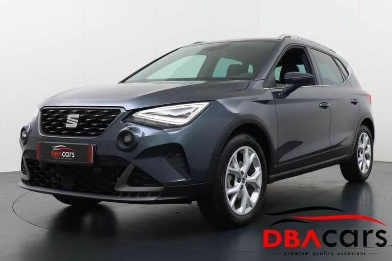 Grijs Gebruikt 2024 Seat Arona Business SUV | € 25.900 (Iets duurder) - Afbeelding 1/4