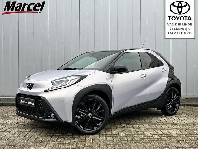 Zilver Nieuw 2025 Toyota Aygo X SUV | € 26.840 - Afbeelding 1/4