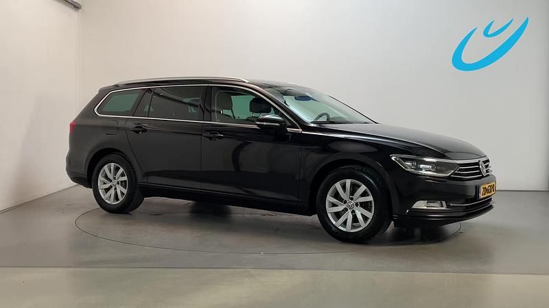 Zwart Occasion 2019 VW Passat Comfortline Stationwagen | € 18.750 (Goede deal) - Afbeelding 1/4