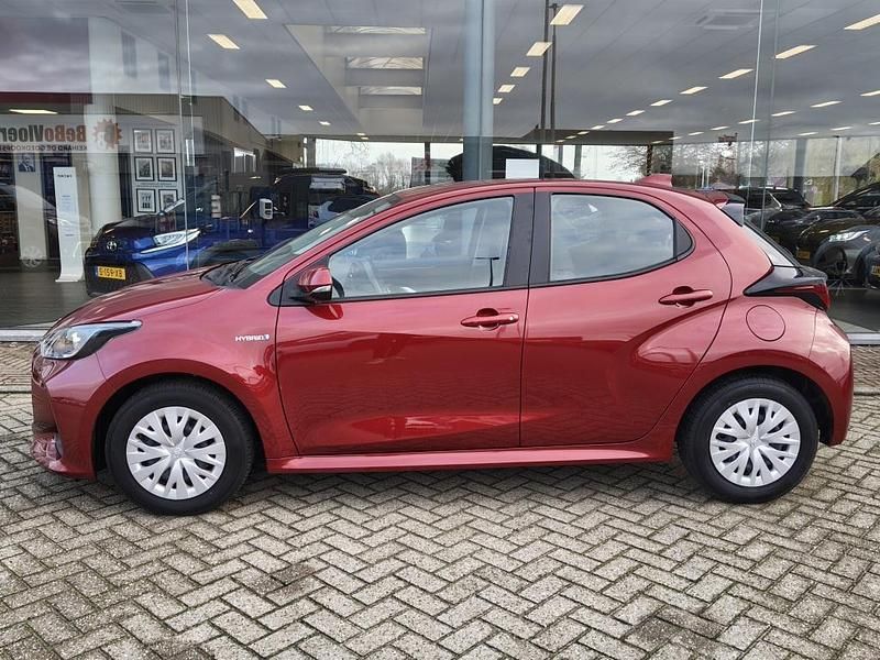 Occasion Toyota Yaris Hybrid Active 2021 Rood (metallic) Hatchback