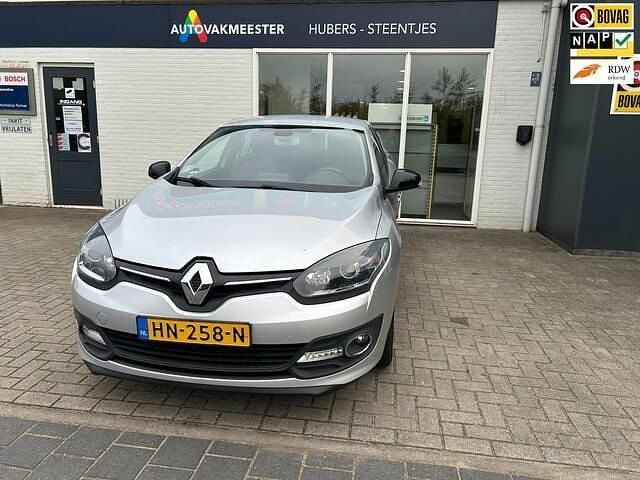 Grijs Gebruikt 2015 Renault Mégane III LIMITED Hatchback | € 6.750 (Eerlijke prijs) - Afbeelding 1/4