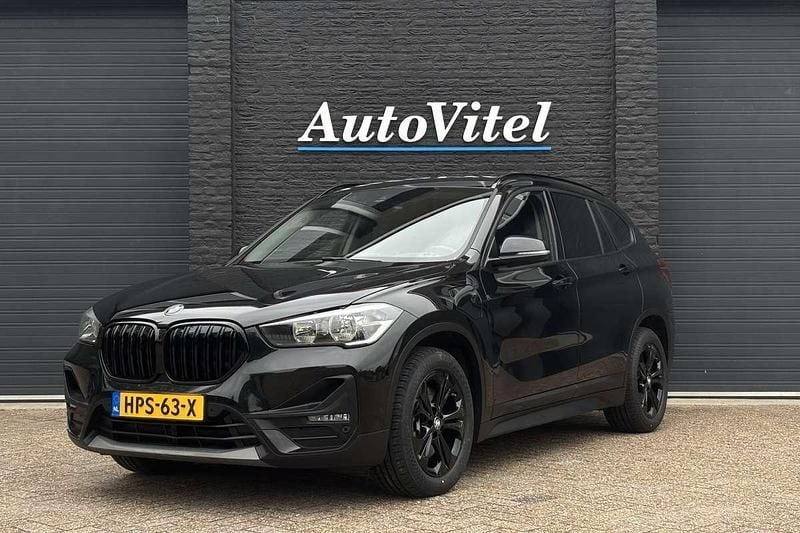 Zwart, metallic lak Gebruikt 2021 BMW X1 Sport Line SUV | € 25.745 (Goede deal) - Afbeelding 1/3
