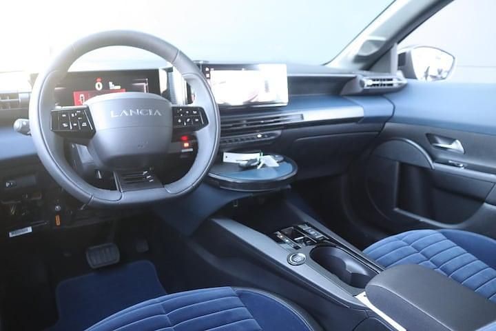 Nieuw Lancia Ypsilon 206 kW (281 PK) 2025 Blauw Hatchback