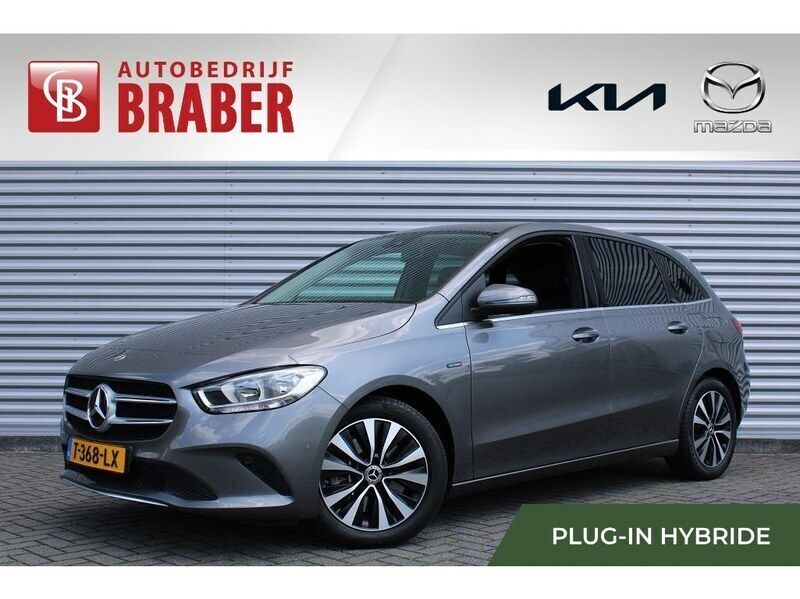 Grijs Gebruikt 2021 Mercedes B250 MPV | € 33.850 (Iets duurder) - Afbeelding 1/4