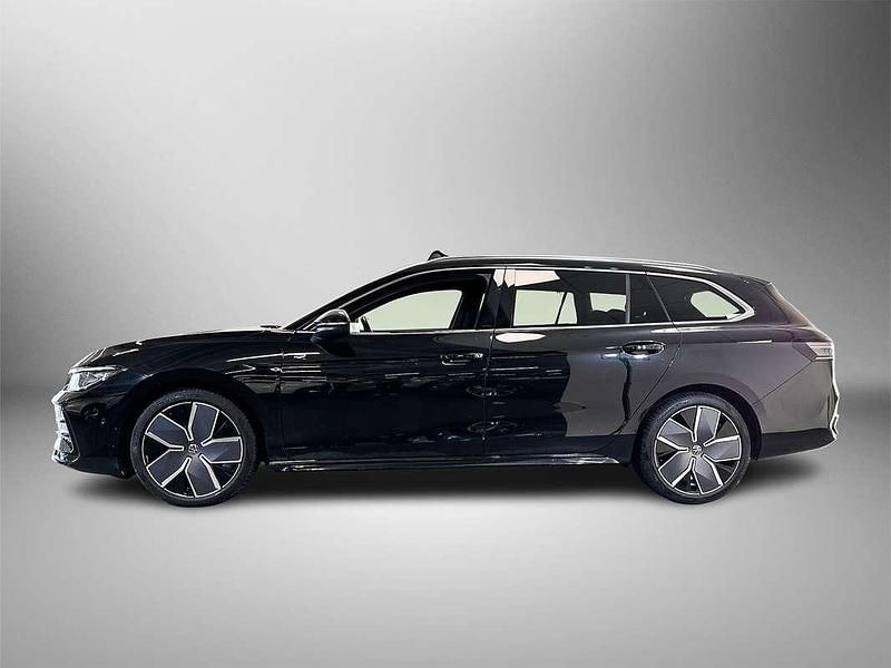 Occasion VW Passat R-line Edition 150 PK (110 kW) 2025 Zwart Stationwagen