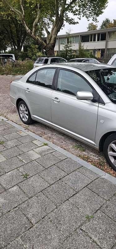 Occasion Toyota Avensis Luna 129 PK (94 kW) 2004 Grijs (metallic) Sedan