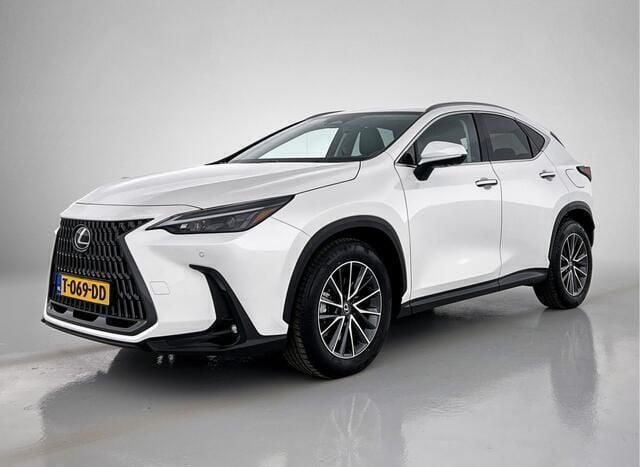 Wit parelmoer Gebruikt 2023 Lexus NX450h+ Luxury Line SUV | € 56.945 (Eerlijke prijs) - Afbeelding 1/4