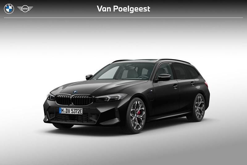 Zwart Nieuw 2025 BMW 330e M Sport Stationwagen | € 76.185 (Iets duurder) - Afbeelding 1/4