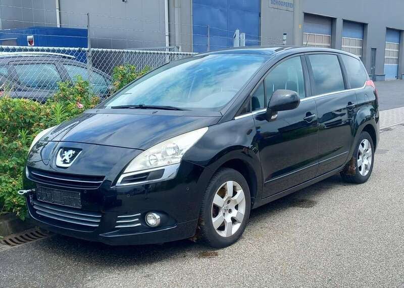 Zwart, metallic lak Gebruikt 2011 Peugeot 5008 MPV | € 1.350 (Super prijs) - Afbeelding 1/4