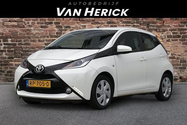 Wit Gebruikt 2018 Toyota Aygo X-play Hatchback | € 8.745 (Goede deal) - Afbeelding 1/4