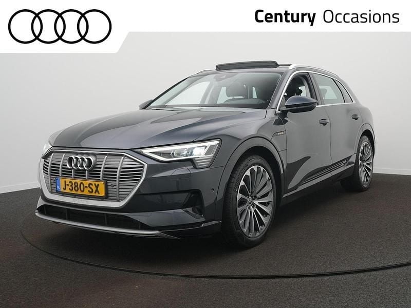 Grijs Gebruikt 2020 Audi e-tron Business SUV | € 30.900 (Goede deal) - Afbeelding 1/4