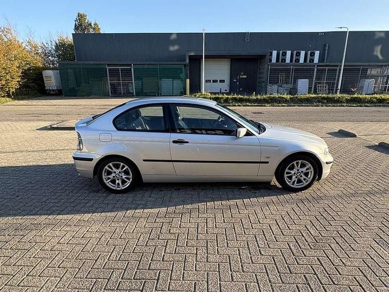Occasion BMW 330 Comfort Edition 143 PK (105 kW) 2002 Grijs Hatchback