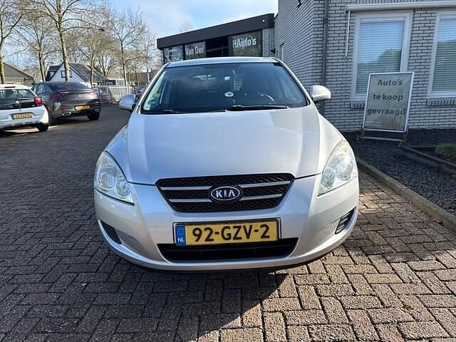 Occasion Kia Ceed 122 PK (89 kW) 2009 Grijs (metallic) Hatchback
