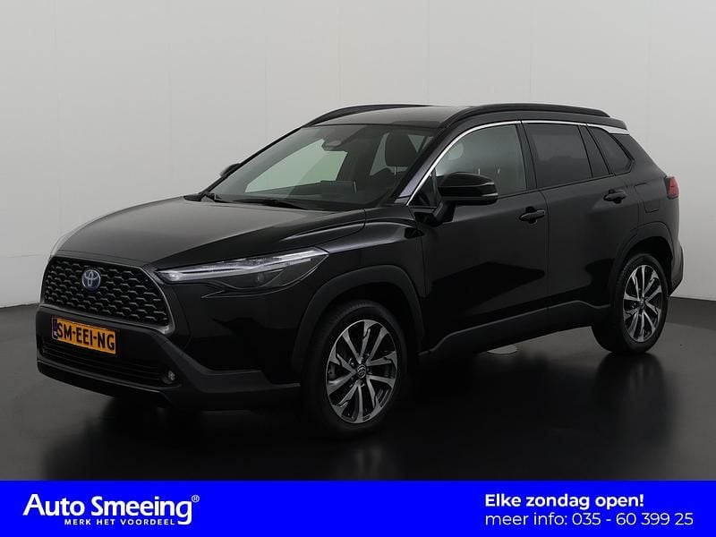 Zwart Gebruikt 2023 Toyota Corolla Cross Style SUV | € 33.695 (Eerlijke prijs) - Afbeelding 1/4