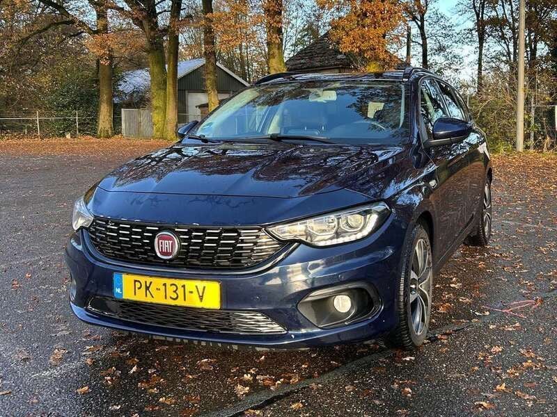 Blauw Gebruikt 2017 Fiat Tipo Lusso Stationwagen | € 7.000 (Duur) - Afbeelding 1/4