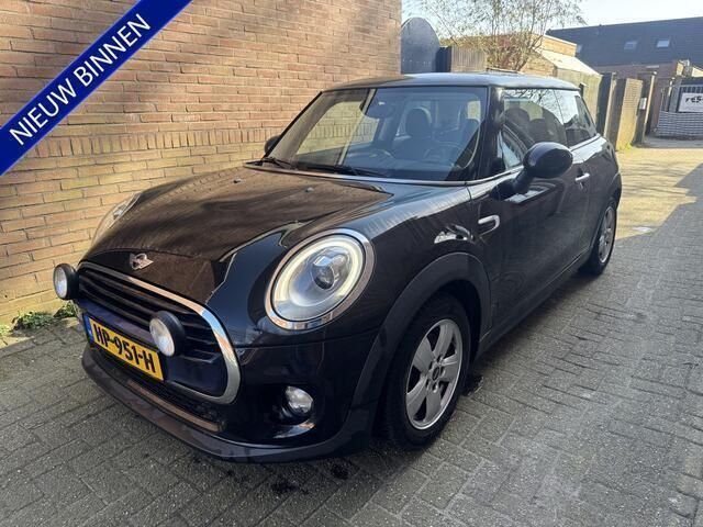Zwart Gebruikt 2015 Mini Cooper Business Hatchback | € 6.943 (Eerlijke prijs) - Afbeelding 1/4