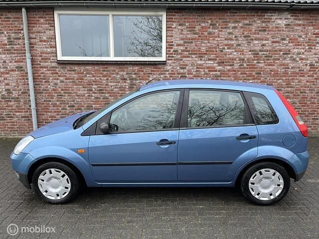 Occasion Ford Fiesta Ambiente 80 PK (58 kW) 2003 Blauw Hatchback