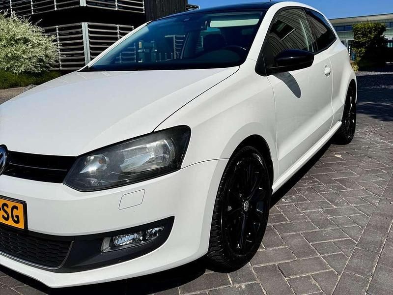 Wit Gebruikt 2011 VW Polo Highline Hatchback | € 7.000 (Iets duurder) - Afbeelding 1/4