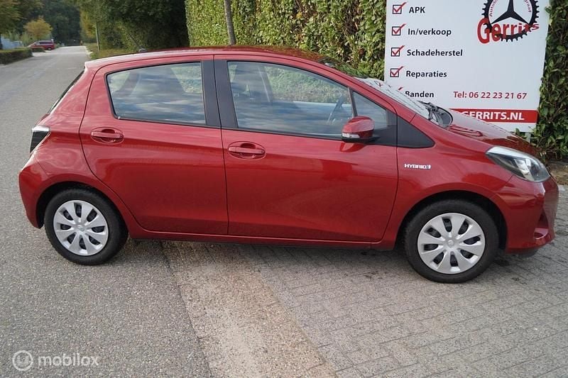 Rood Gebruikt 2013 Toyota Yaris Hybrid Hatchback | € 10.945 (Eerlijke prijs) - Afbeelding 1/4