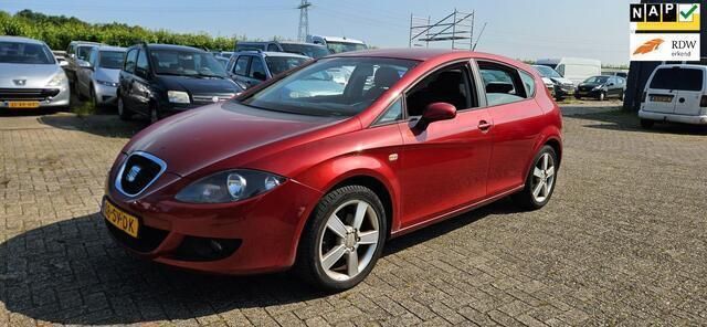 Rood Gebruikt 2006 Seat Leon Stylance Hatchback | € 1.450 (Eerlijke prijs) - Afbeelding 1/4