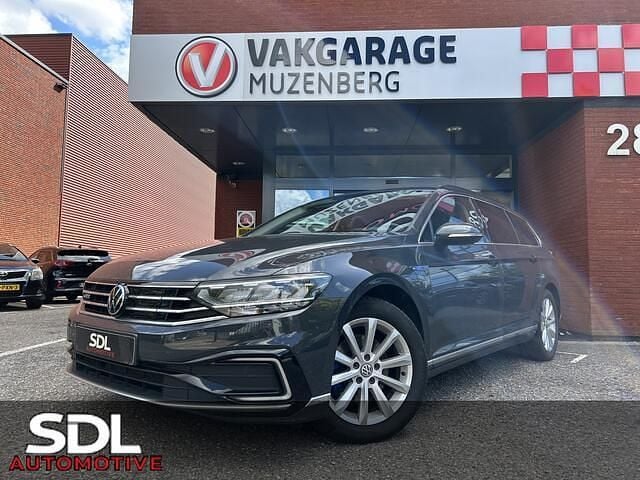 Grijs Gebruikt 2020 VW Passat Business Stationwagen | € 21.945 (Super prijs) - Afbeelding 1/4