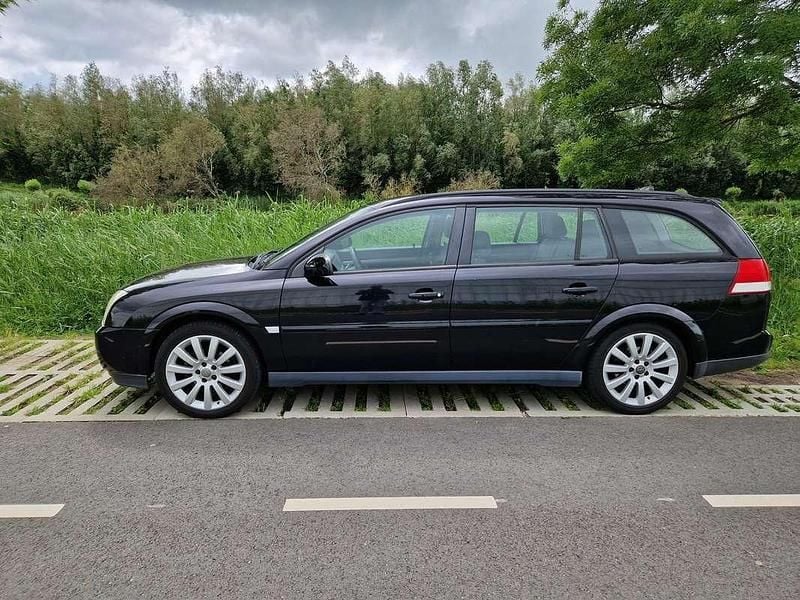 Zwart Gebruikt 2004 Opel Vectra Comfort Stationwagen | € 1.950 (Iets duurder) - Afbeelding 1/4