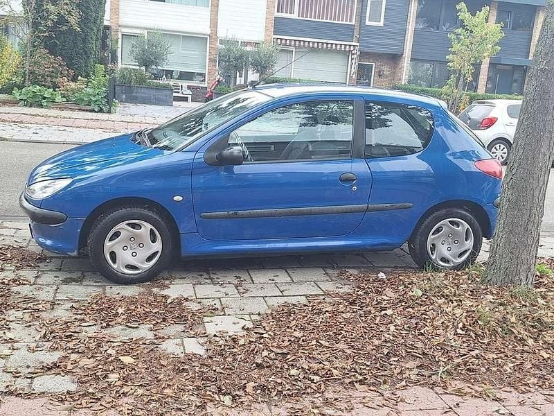 Blauw Gebruikt 2000 Peugeot 206 Hatchback | € 800 (Goede deal) - Afbeelding 1/4