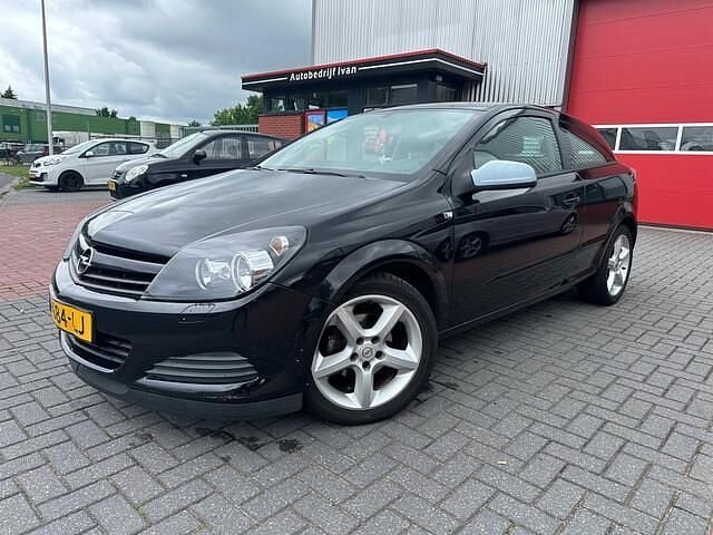 Zwart Gebruikt 2005 Opel Astra GTC Enjoy Hatchback | € 1.490 (Eerlijke prijs) - Afbeelding 1/4