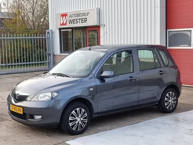 Grijs Gebruikt 2005 Mazda 2 Touring MPV | € 3.750 (Iets duurder) - Afbeelding 1/4