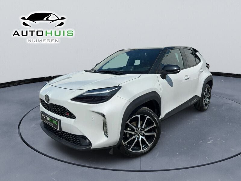 Grijs Gebruikt 2023 Toyota Yaris Cross SUV | € 29.945 (Iets duurder) - Afbeelding 1/4