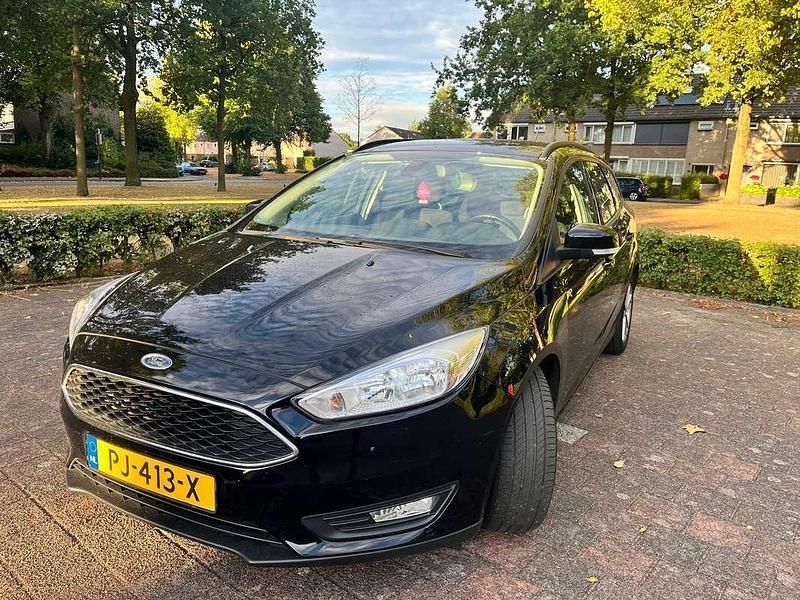 Zwart Gebruikt 2017 Ford Focus Stationwagen | € 7.350 (Goede deal) - Afbeelding 1/4