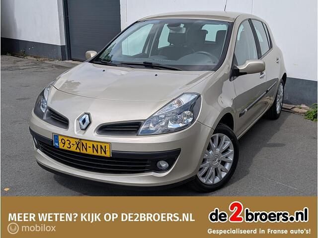 Beige Gebruikt 2007 Renault Clio II Dynamique Hatchback | € 2.300 (Eerlijke prijs) - Afbeelding 1/4