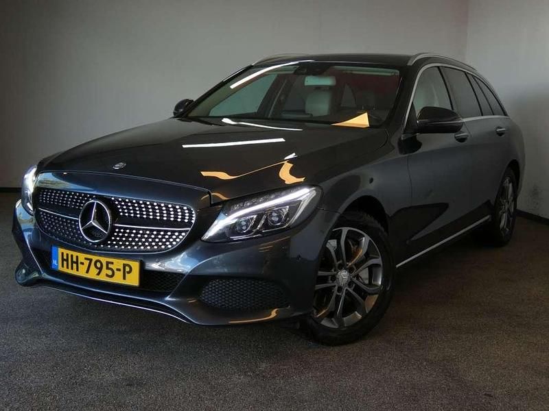 Grijs Gebruikt 2015 Mercedes C350e Edition Stationwagen | € 10.950 (Duur) - Afbeelding 1/4