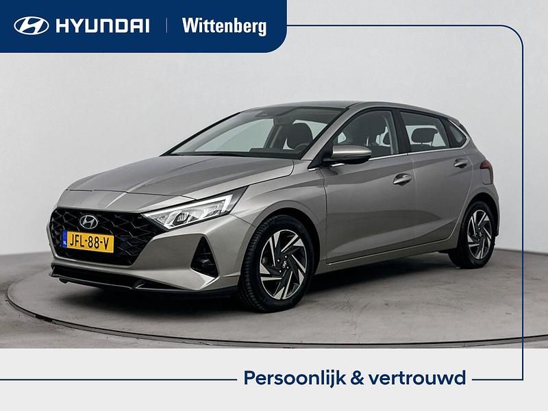 Grijs Gebruikt 2022 Hyundai i20 Comfort Hatchback | € 19.400 (Eerlijke prijs) - Afbeelding 1/4