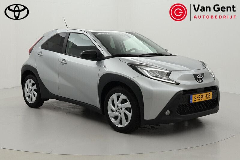 Grijs Gebruikt 2023 Toyota Aygo Hatchback | € 19.999 (Eerlijke prijs) - Afbeelding 1/4