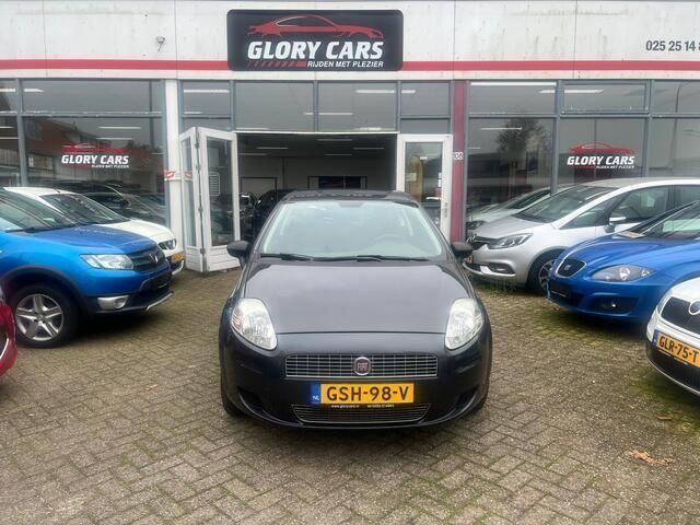 Grijs Gebruikt 2009 Fiat Punto Hatchback | € 3.750 (Eerlijke prijs) - Afbeelding 1/4