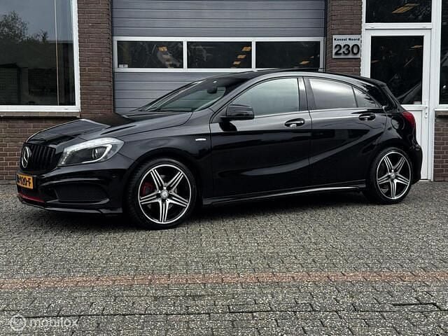 Zwart Gebruikt 2012 Mercedes A250 Ambition Hatchback | € 12.950 (Goede deal) - Afbeelding 1/4