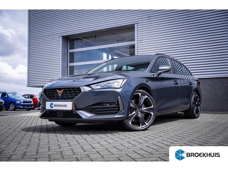 Grijs Gebruikt 2024 Cupra Leon VZ Stationwagen | € 33.795 (Eerlijke prijs) - Afbeelding 1/4