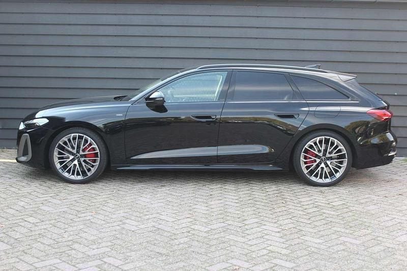 Nieuw Audi A5 S-Line 367 PK (269 kW) 2025 Zwart Coupé