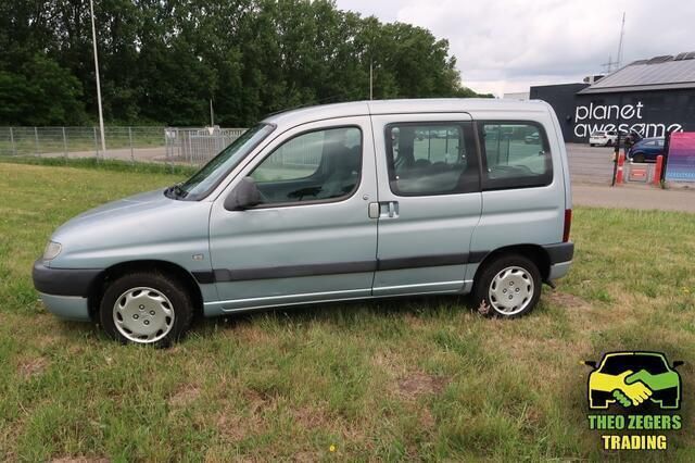 Grijs, metallic lak Gebruikt 2001 Peugeot Partner MPV | € 1.677 (Eerlijke prijs) - Afbeelding 1/4