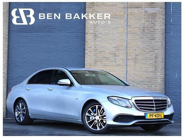 Grijs Gebruikt 2016 Mercedes E350 Business Sedan | € 19.900 (Goede deal) - Afbeelding 1/4