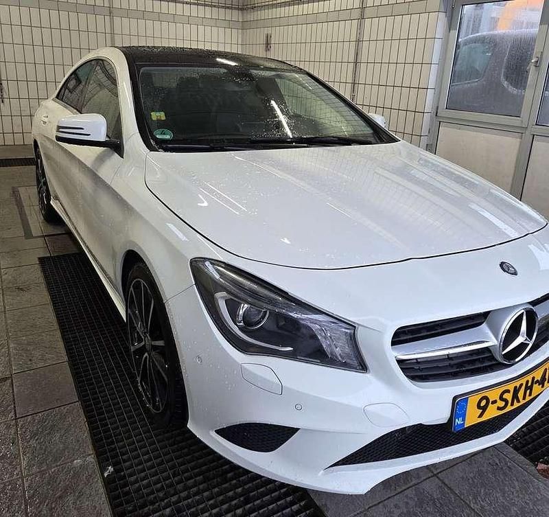 Wit Occasion 2013 Mercedes CLA180 Sedan | € 12.900 - Afbeelding 1/4